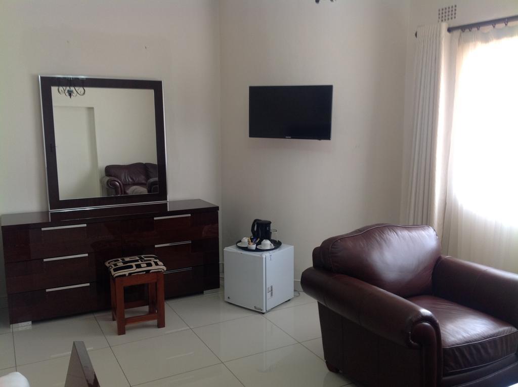 Cypress Executive Lodge Livingstone Bagian luar foto